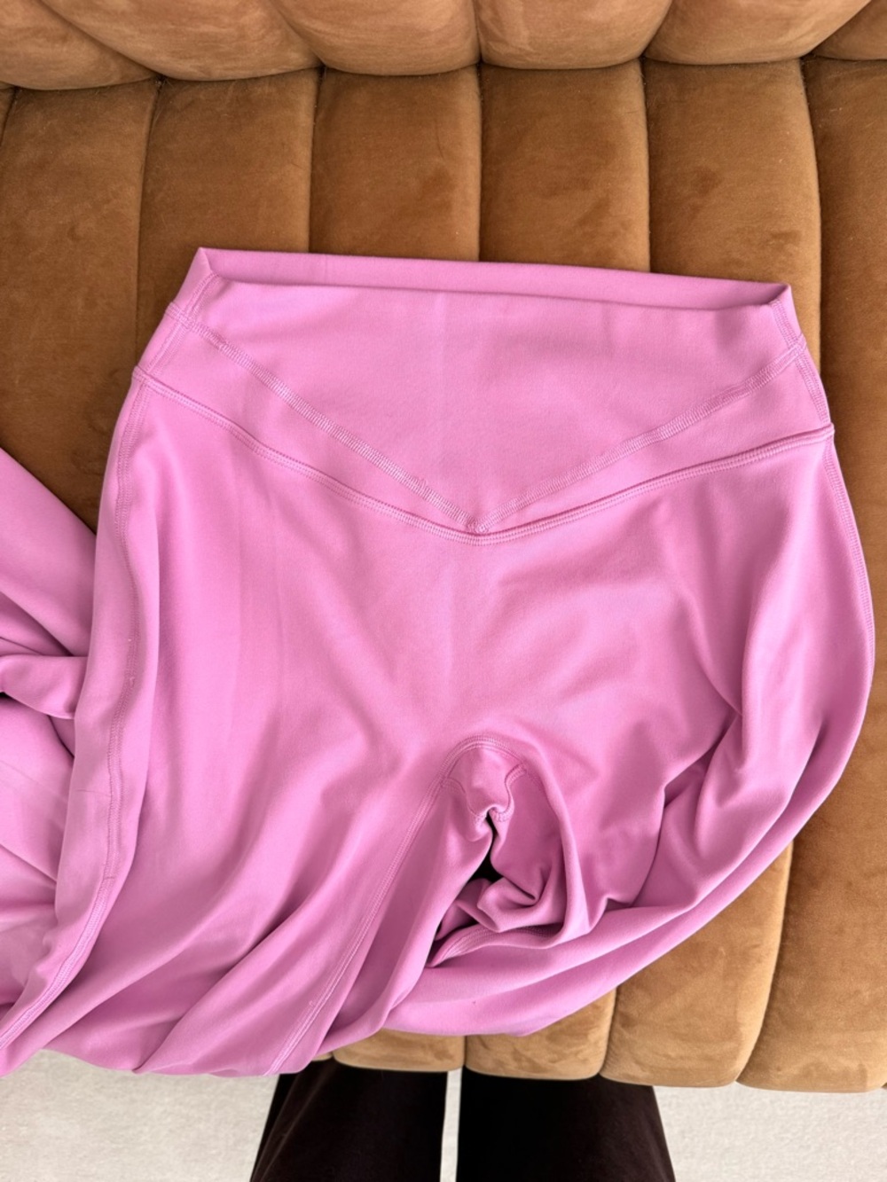 Icon High-Rise Sculptseam Straight Leg Pant in Tulip - Short 31" Size Medium - Picture 10 of 11